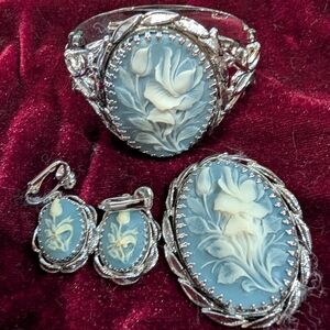 Vintage Whiting & Davis Blue Cameo Floral Rose Jewelry Set - Silver Tone